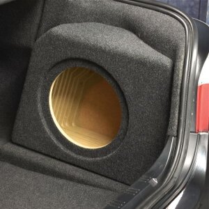 Subwoofer kutija za BMW E60 5 Series, idealna za jači bass u vozilu.