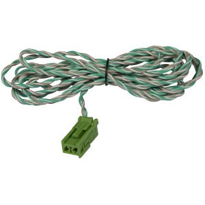 Kabel za auto zvučnike s zelenim konektorom i upletenim žicama.