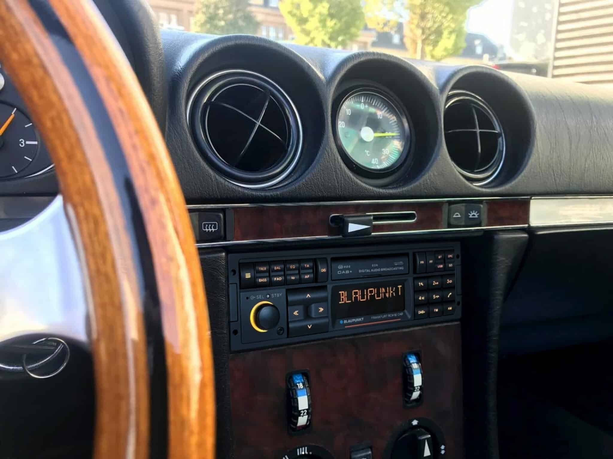 Autoradio Blaupunkt Frankfurt RCM 82 DAB za vrhunski zvuk i DAB radio prijem.