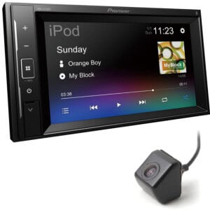 Autoradio Pioneer DMH-A240BT s kamerom za vožnju unatrag za sigurnu vožnju.