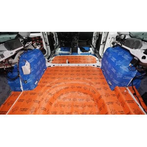 Izolacija za vozila COMFORT MAT RAPTOR 4 MM za bolju zvučnu izolaciju.